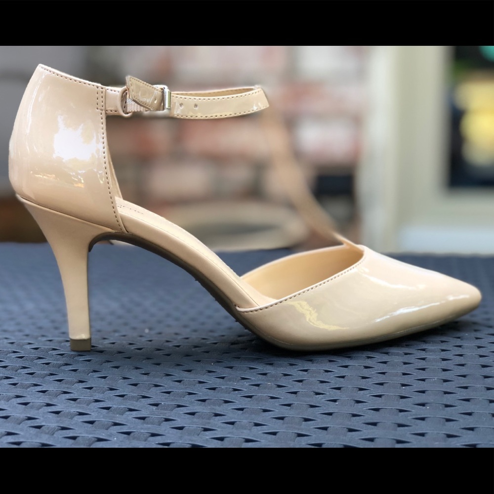 Liz Claiborne T strap cream heels